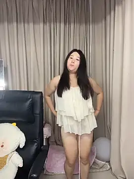 Snapshot of Luckysisi-s chatting on 06.18.26 Luckysisi-s online show from 06.18.26