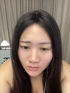 Snapshot of Luckysisi-s chatting on 06.20.26 Luckysisi-s online show from 06.20.26