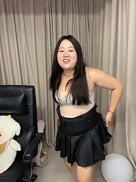 Snapshot of Luckysisi-s chatting on 06.27.26 Luckysisi-s online show from 06.27.26