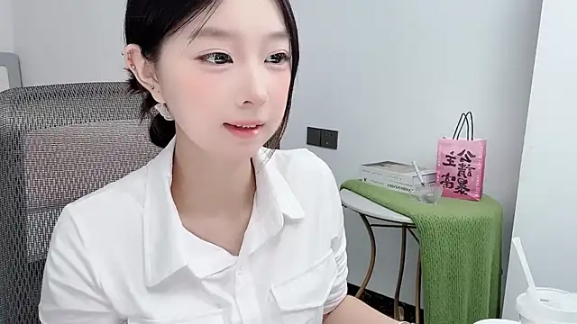 Snapshot of Yoyo33355 chatting on 06.21.26 Yoyo33355 online show from 06.21.26