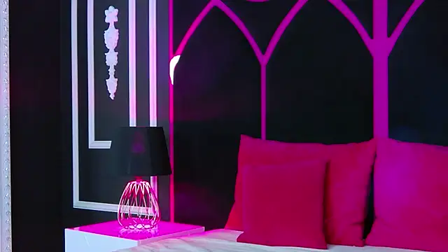 Snapshot of Areina chatting on 06.27.26 Areina online show from 06.27.26