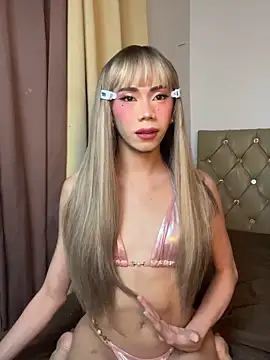 Snapshot of CassandraLovve chatting on 06.17.26 CassandraLovve online show from 06.17.26
