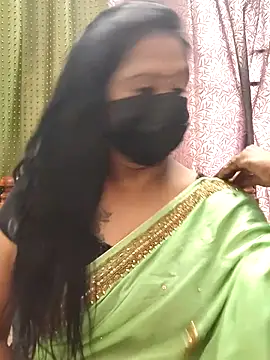 Snapshot of Meera_mia chatting on 06.06.26 Meera mia online show from 06.06.26