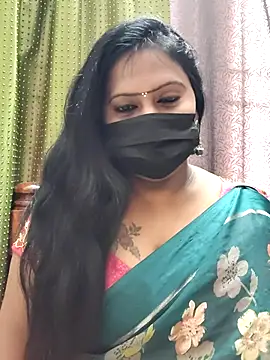 Snapshot of Meera_mia chatting on 06.14.26 Meera mia online show from 06.14.26