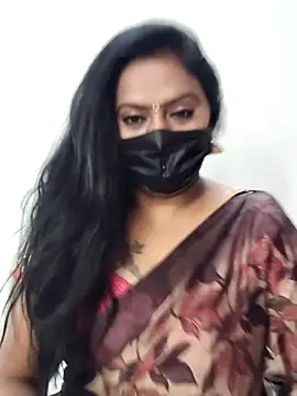 Snapshot of Meera_mia chatting on 06.23.26 Meera mia online show from 06.23.26