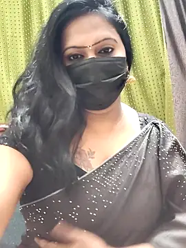 Snapshot of Meera_mia chatting on 06.26.26 Meera mia online show from 06.26.26