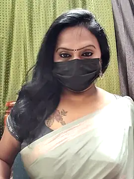 Snapshot of Meera_mia chatting on 07.10.26 Meera mia online show from 07.10.26