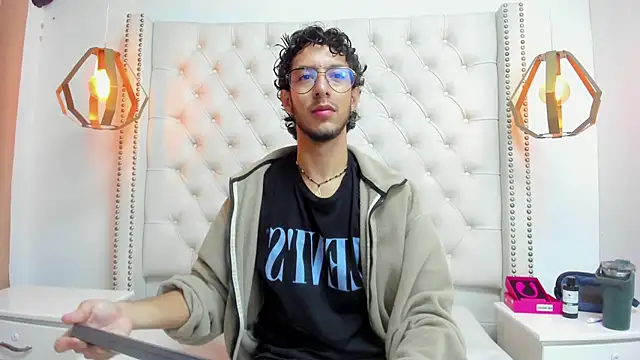 Snapshot of LEO_SANZ66 chatting on 06.16.26 LEO SANZ66 online show from 06.16.26