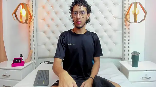 Snapshot of LEO_SANZ66 chatting on 06.23.26 LEO SANZ66 online show from 06.23.26