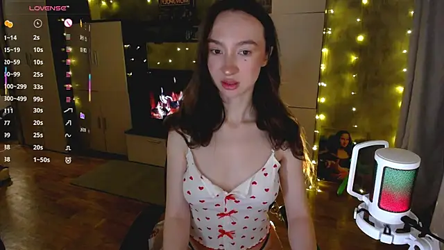 Snapshot of Maryana_Ro chatting on 11.12.25 Maryana Ro online show from 11.12.25