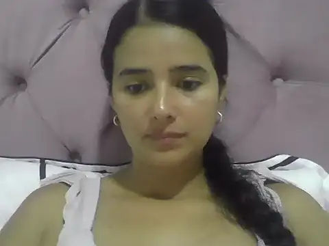Snapshot of micaelamoreno18 chatting on 05.31.26 micaelamoreno18 online show from 05.31.26