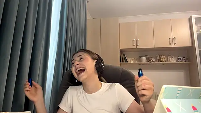 Snapshot of CameTruce chatting on 06.17.26 CameTruce online show from 06.17.26