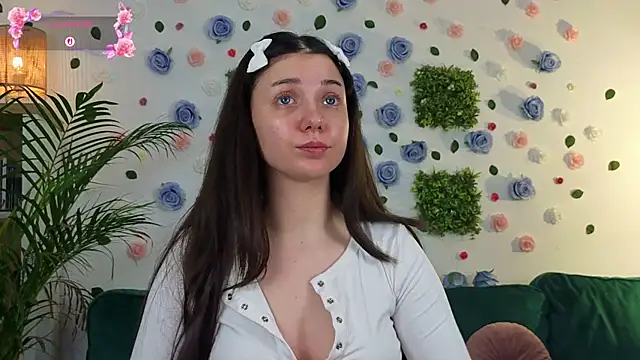 Snapshot of justmeavery chatting on 06.20.26 justmeavery online show from 06.20.26