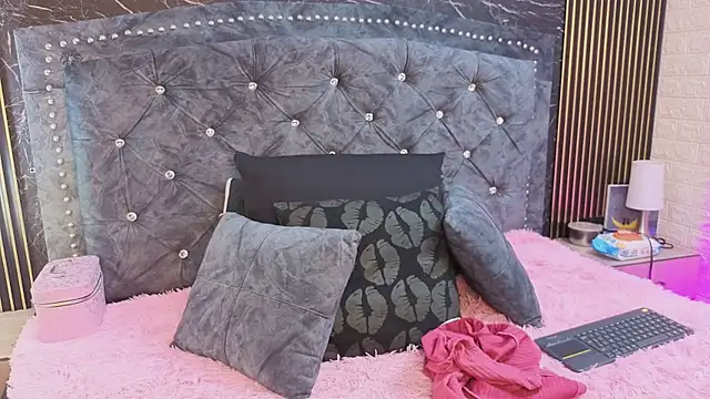 AlexandraNoxx online show from 07.04.26