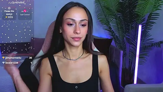Petite Moly online show from 06.22.26