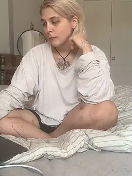 Snapshot of Ella_Bloom chatting on 06.19.26 Ella Bloom online show from 06.19.26