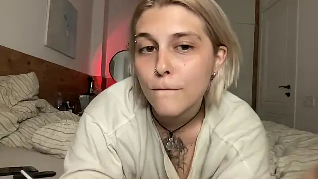 Snapshot of Ella_Bloom chatting on 06.23.26 Ella Bloom online show from 06.23.26