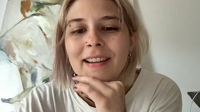 Snapshot of Ella_Bloom chatting on 07.04.26 Ella Bloom online show from 07.04.26
