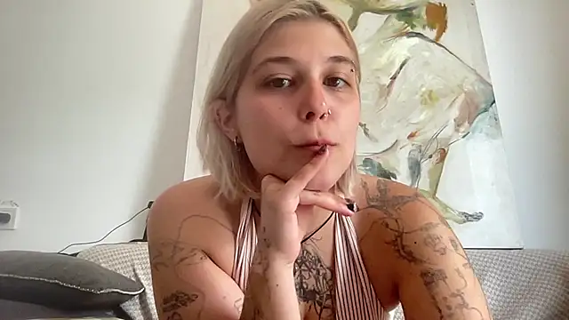 Snapshot of Ella_Bloom chatting on 07.07.26 Ella Bloom online show from 07.07.26