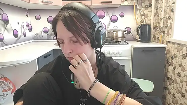 Snapshot of Saranade chatting on 06.27.26 Saranade online show from 06.27.26