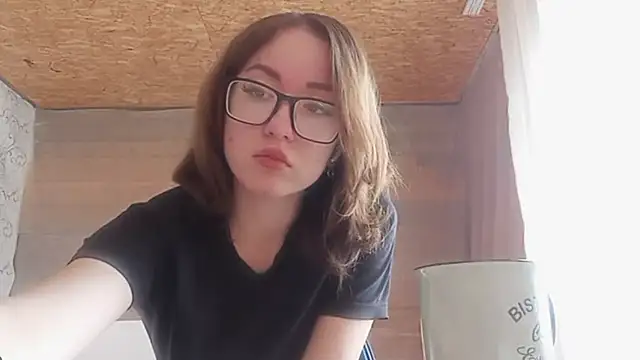 OliviaMoment online show from 06.05.26