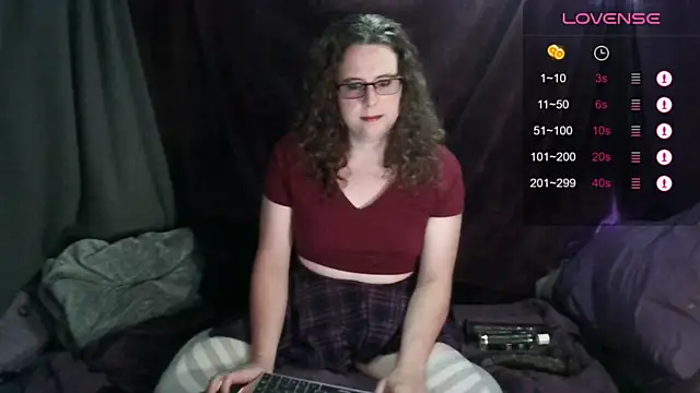 Snapshot of emilymts chatting on 07.13.26 emilymts online show from 07.13.26