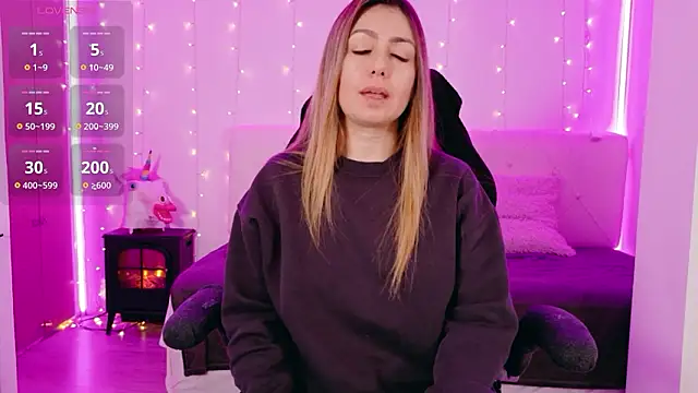 LindaWhite  online show from 02.15.26