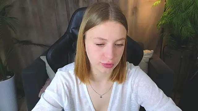 Snapshot of BeatriceLoven chatting on 06.27.26 BeatriceLoven online show from 06.27.26