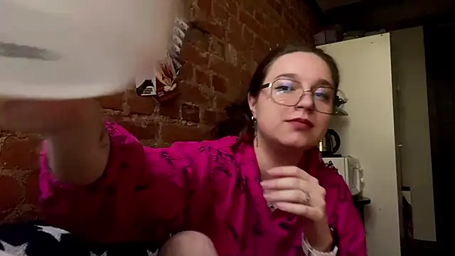 Snapshot of DaliLove chatting on 05.30.26 DaliLove online show from 05.30.26
