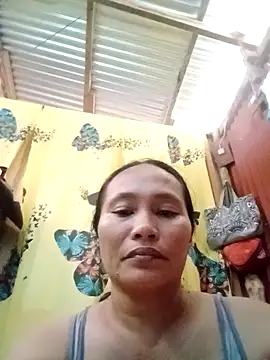Snapshot of Queenslay chatting on 06.17.26 Queenslay online show from 06.17.26