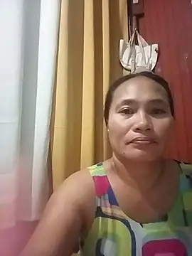 Snapshot of Queenslay chatting on 07.15.26 Queenslay online show from 07.15.26