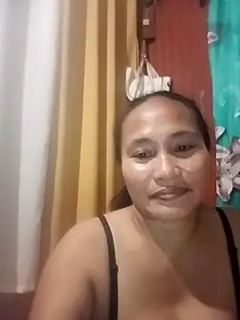 Snapshot of Queenslay chatting on 07.16.26 Queenslay online show from 07.16.26
