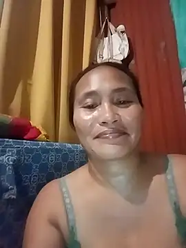 Snapshot of Queenslay chatting on 07.20.26 Queenslay online show from 07.20.26
