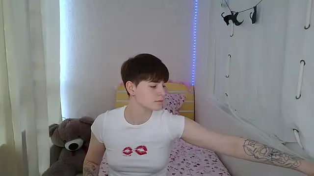 EmyHills online show from 06.12.26