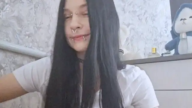 Snapshot of KrissyHiott chatting on 06.17.26 KrissyHiott online show from 06.17.26
