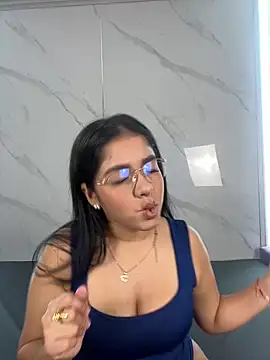 ValentinaLuciana online show from 06.11.26