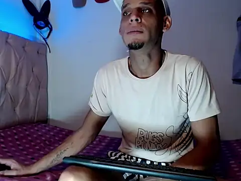 Snapshot of Brendt_Hotx chatting on 06.25.26 Brendt Hotx online show from 06.25.26