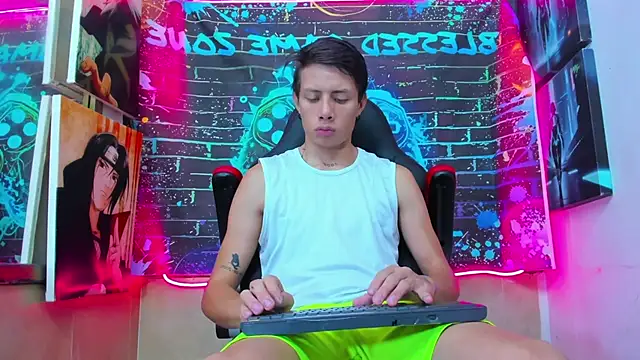 Snapshot of Maxx_hot26 chatting on 06.15.26 Maxx hot26 online show from 06.15.26
