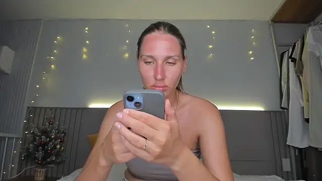 Snapshot of SofiClimbing chatting on 01.18.26 SofiClimbing online show from 01.18.26