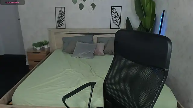 Snapshot of Violeta_Paul chatting on 06.08.26 Violeta Paul online show from 06.08.26
