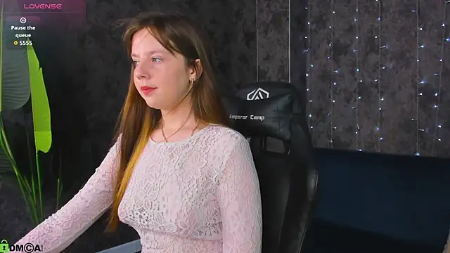 Snapshot of Violeta_Paul chatting on 06.28.26 Violeta Paul online show from 06.28.26