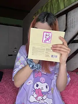 Snapshot of Nana-Komatsu chatting on 06.26.26 Nana-Komatsu online show from 06.26.26