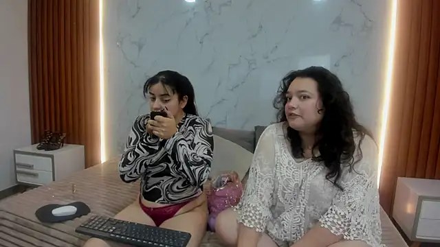 Snapshot of genesis_y_moon chatting on 07.11.26 genesis y moon online show from 07.11.26