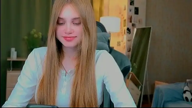 Snapshot of yourbeautyarya chatting on 07.18.26 yourbeautyarya online show from 07.18.26