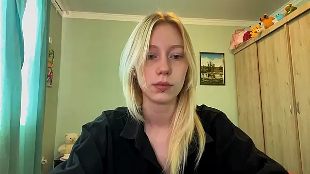 Snapshot of BossedFrog chatting on 07.04.26 BossedFrog online show from 07.04.26