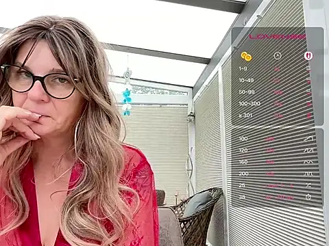 Snapshot of DirtyMarie80 chatting on 06.18.26 DirtyMarie80 online show from 06.18.26