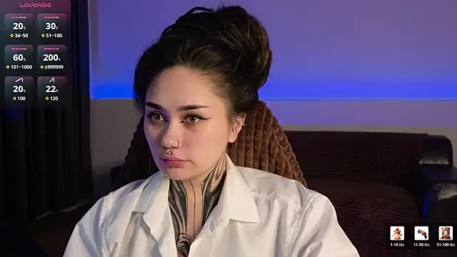 Snapshot of KarenHotFlirt chatting on 06.12.26 KarenHotFlirt online show from 06.12.26