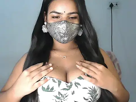 Snapshot of Curvy_Deepa chatting on 07.20.26 Curvy Deepa online show from 07.20.26