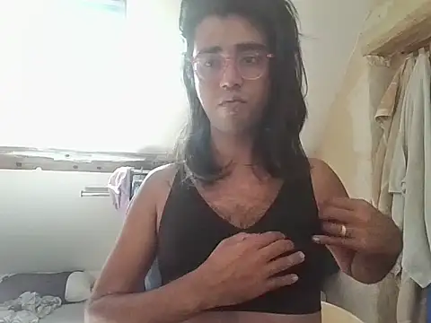Snapshot of ikitrav chatting on 07.18.26 ikitrav online show from 07.18.26