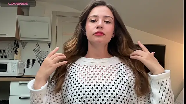 Clara June online show from 07.03.26